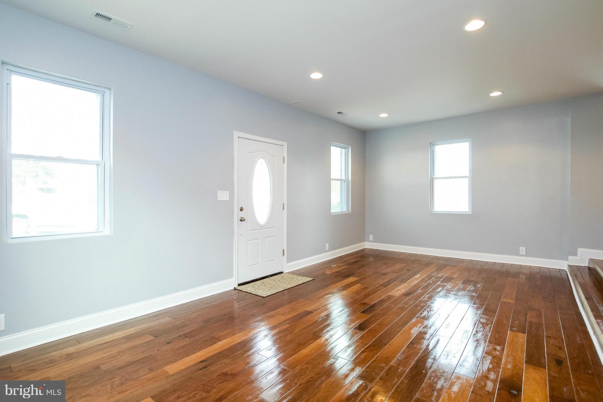 7931 33rd Street Rosedale, MD 21237 - Photo 5 of 26 Living Room