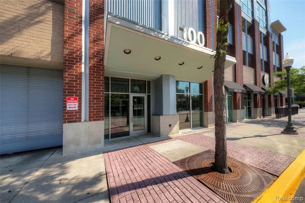 $3,400 | 100 West 5th Street, Unit 610, Royal Oak, MI 48067