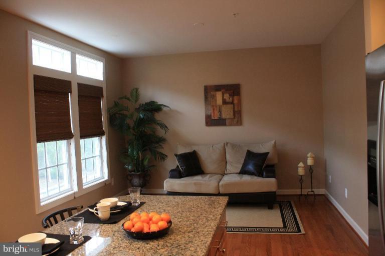 906 West Glebe Road Alexandria, VA 22305 - Photo 11 of 20 Breakfast Nook or Sitting Area