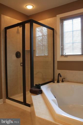 906 West Glebe Road Alexandria, VA 22305 - Photo 6 of 20 Master Bath #2