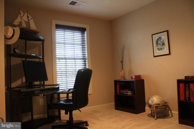 906 West Glebe Road Alexandria, VA 22305 - Photo 7 of 20 Bedroom #3