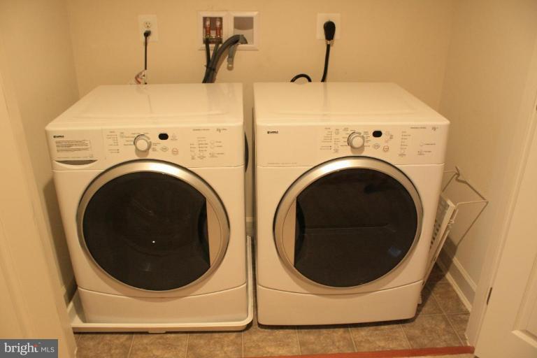 906 West Glebe Road Alexandria, VA 22305 - Photo 9 of 20 Large Capacity Front Load W/D on Master Level