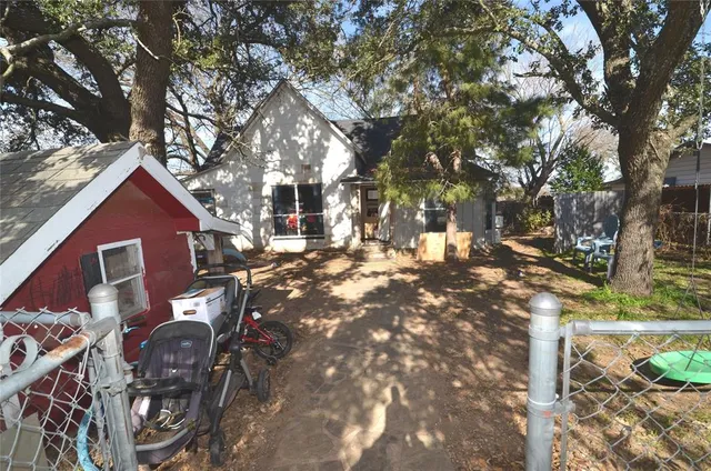 $145,000 | 146 West Baggett Avenue, Poolville, TX 76487