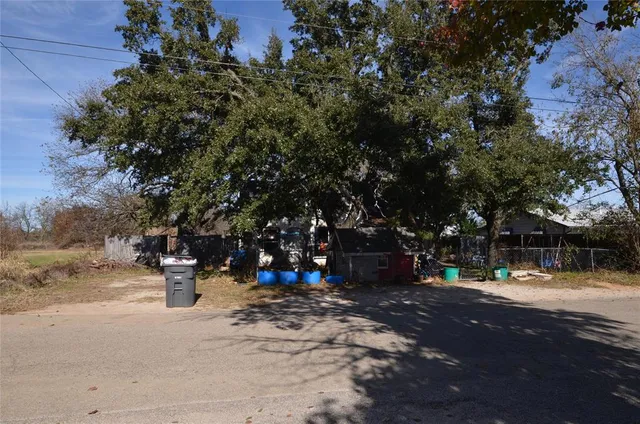 $145,000 | 146 West Baggett Avenue, Poolville, TX 76487