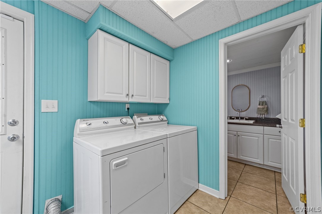 8822 Chippenham Road Richmond, VA 23235 - Photo 23 of 37 a utility room with sink dryer and washer