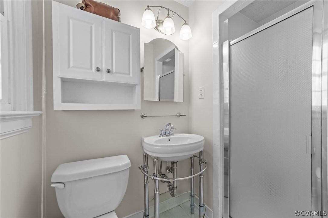 8822 Chippenham Road Richmond, VA 23235 - Photo 30 of 37 a bathroom with a sink a toilet and a mirror