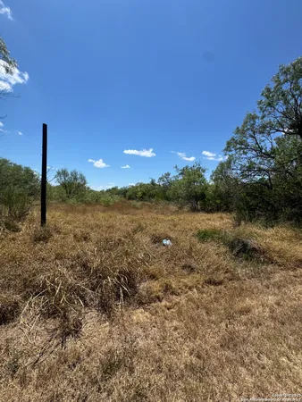 $25,000 | 404 Avenue J, Christine, TX 78012