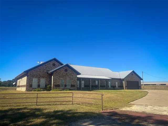 a view of a terrace with sky view