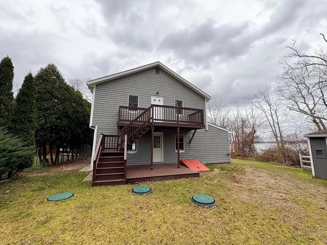a view of a house with backyard and a tree