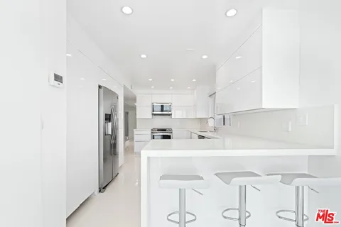 $9,200,000 | 2419 Ocean Front Walk, Venice, CA 90291