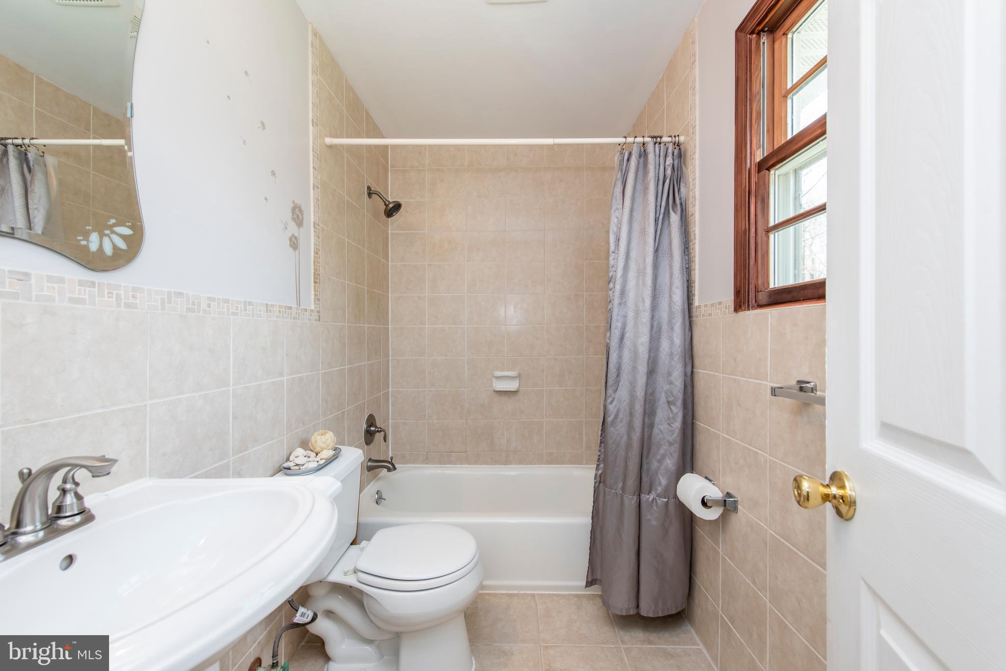 15336 Peach Orchard Road Silver Spring, MD 20905 - Photo 24 of 53 Owners Bath