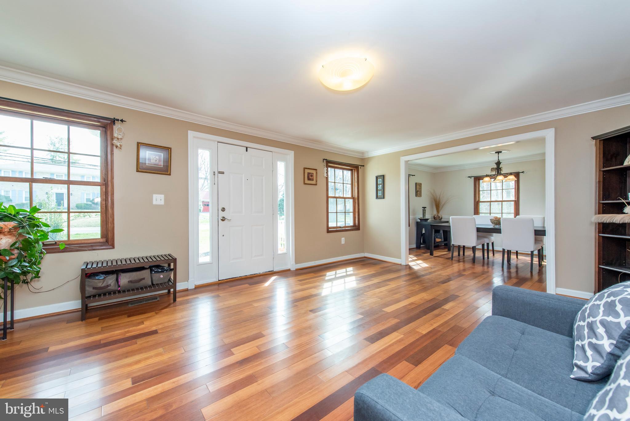 15336 Peach Orchard Road Silver Spring, MD 20905 - Photo 4 of 53 Living Room