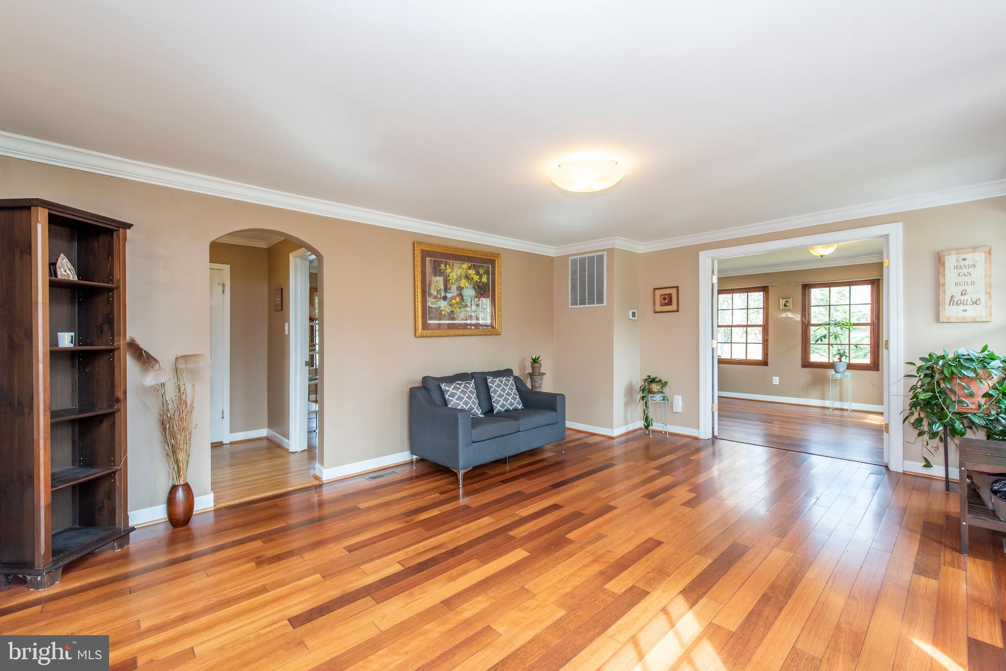 15336 Peach Orchard Road Silver Spring, MD 20905 - Photo 6 of 53 Living Room
