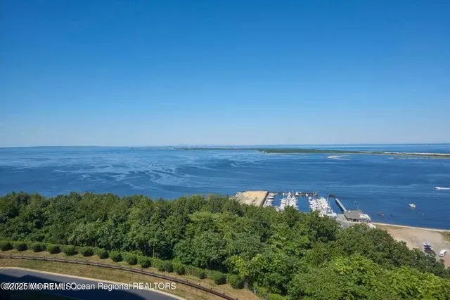 $2,000 | 25 King James Lane, Atlantic Highlands, NJ 07716