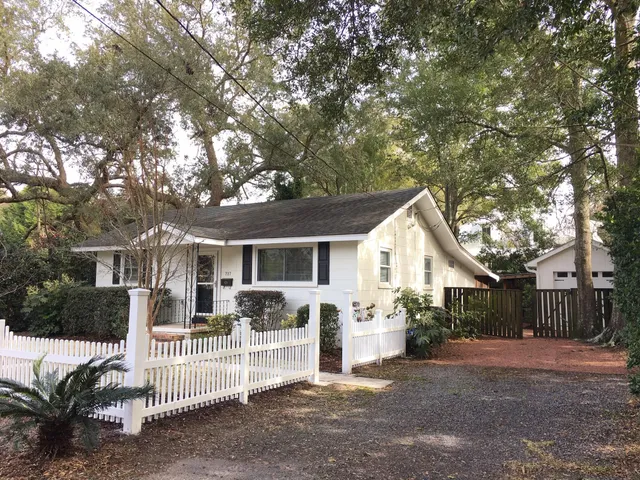 $3,750 | 717 Azalea Street, Mount Pleasant, SC 29464