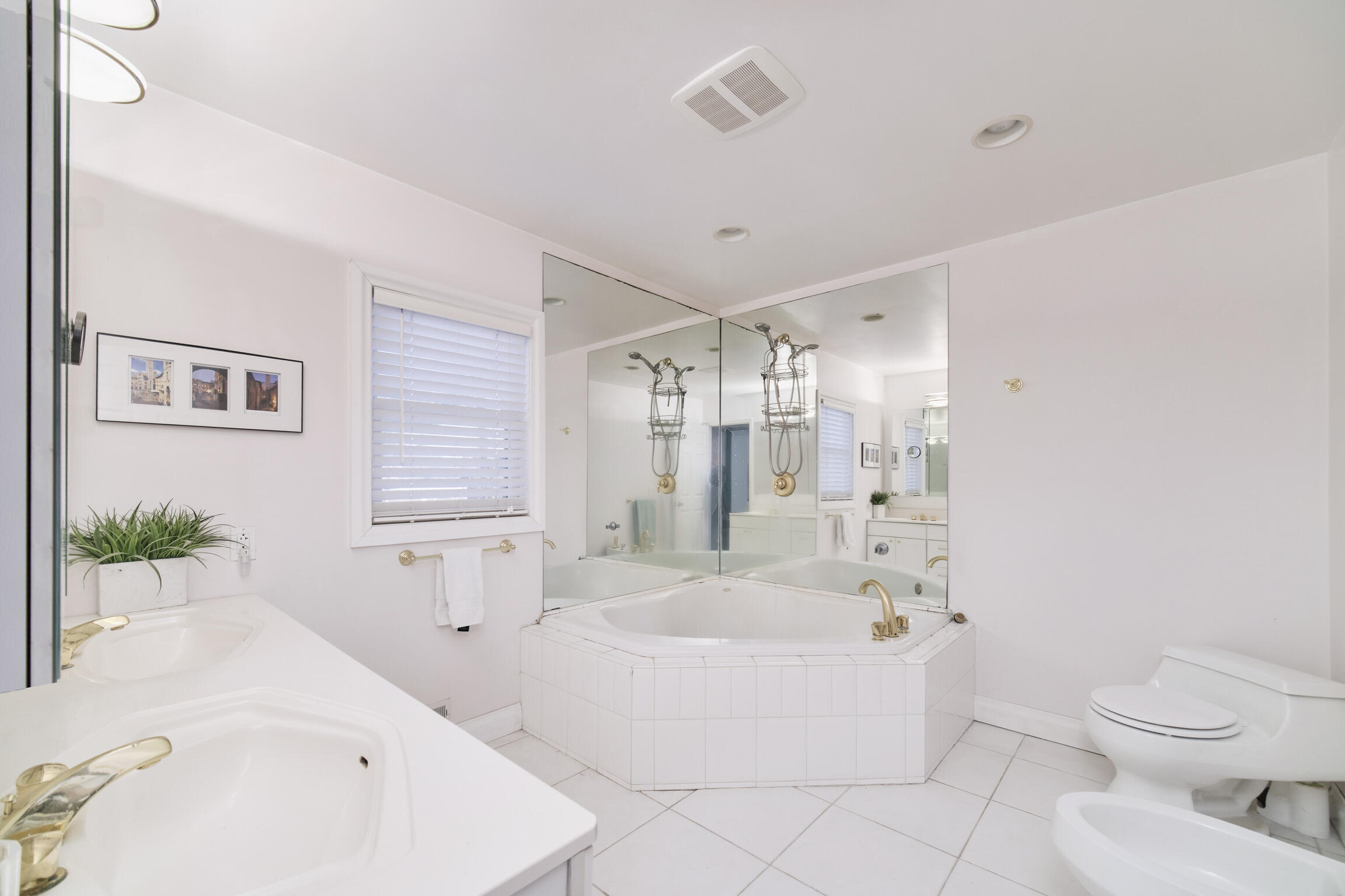 8579 Bayview Road Onekama, MI 49675 - Photo 33 of 72 Primary bath