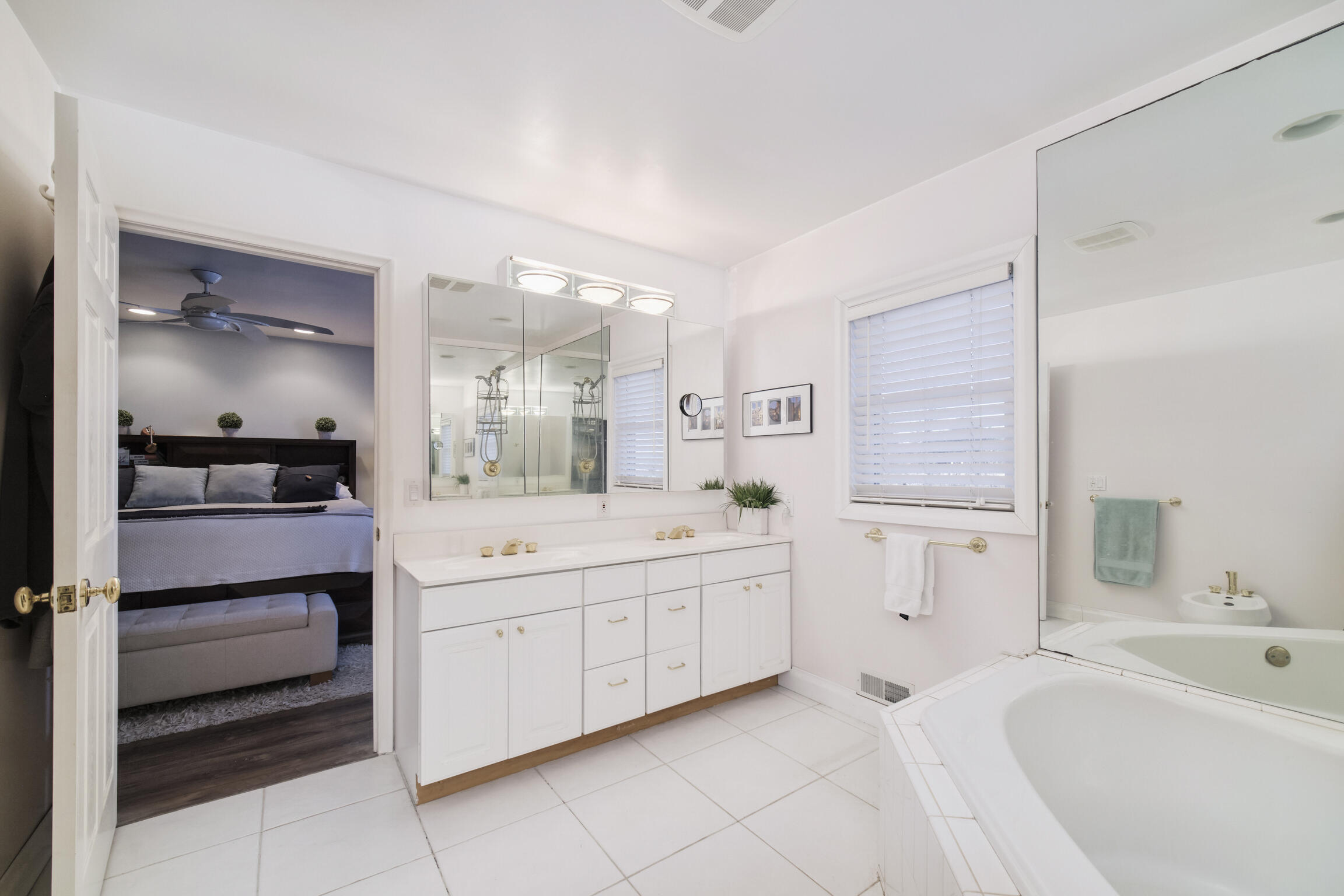 8579 Bayview Road Onekama, MI 49675 - Photo 34 of 72 Primary bath