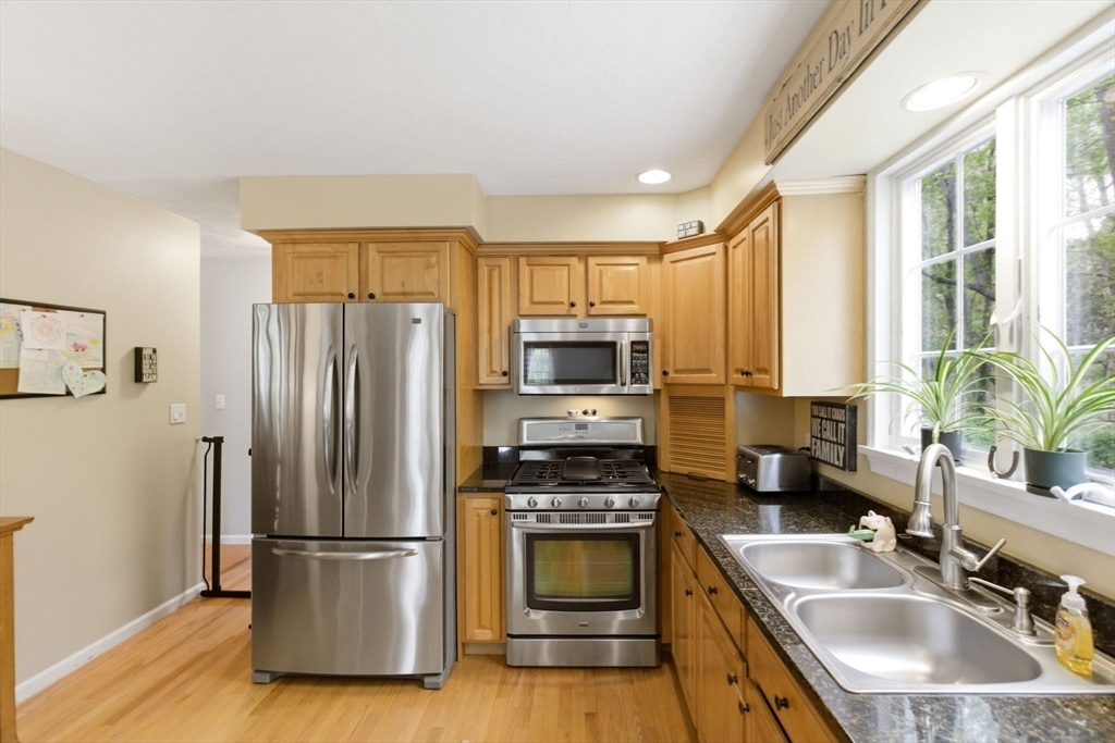 65 Locust Street Middleton, MA 01949 - Photo 16 of 37