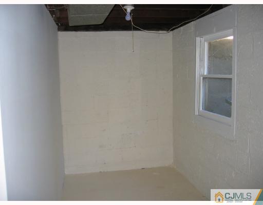 160 Parsonage Road Edison, NJ 08837 - Photo 9 of 10 Gallery Image 9