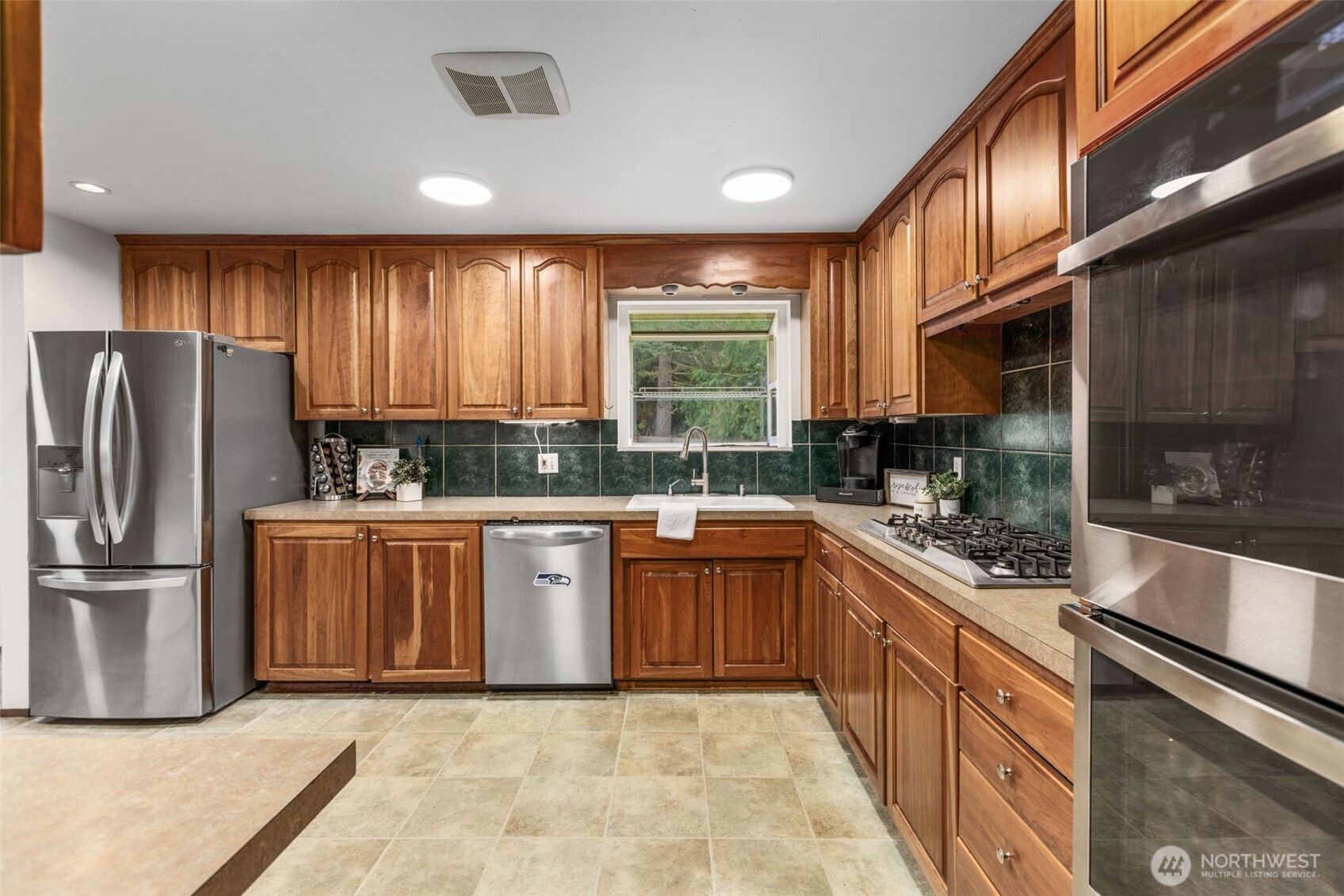 14615 Southeast 178th Place Renton, WA 98058 - Photo 12 of 40