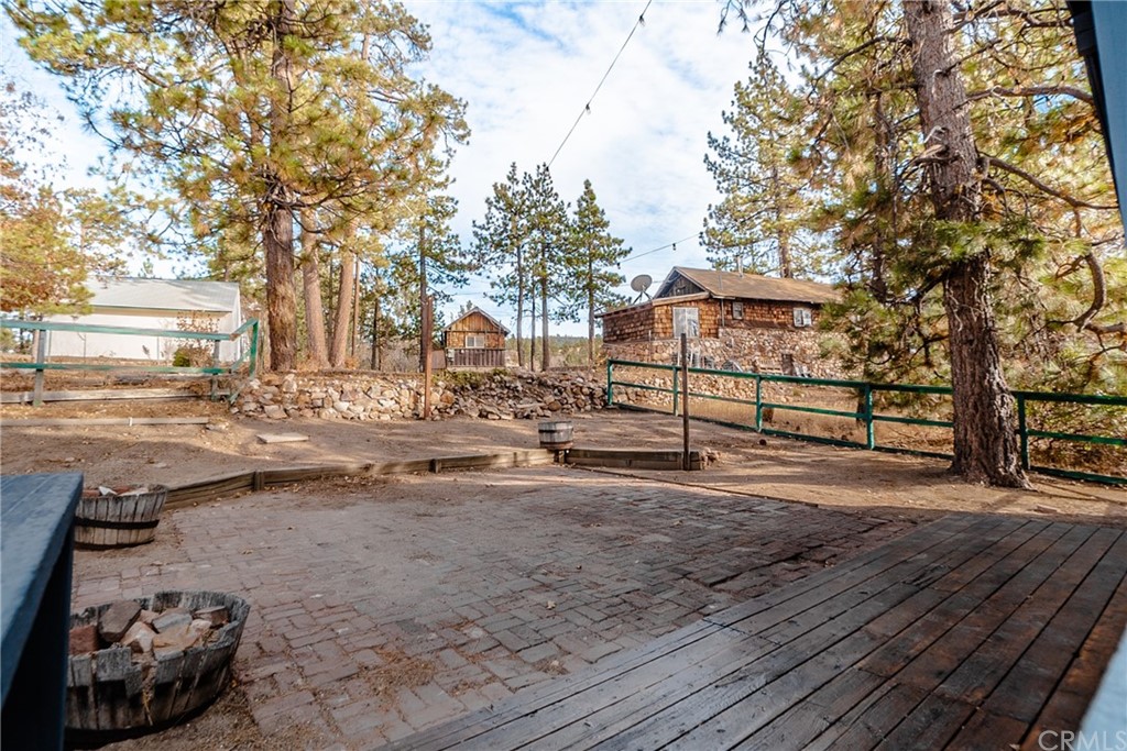 725 Temple Lane Big Bear Lake, CA 92315 - Photo 63 of 65 a view of a yard with wooden fence