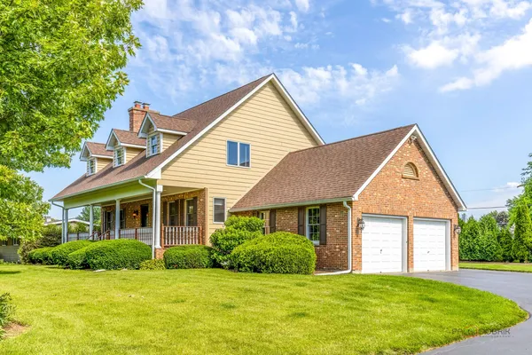 $575,000 | 22205 West Pineview Drive, Antioch, IL 60002