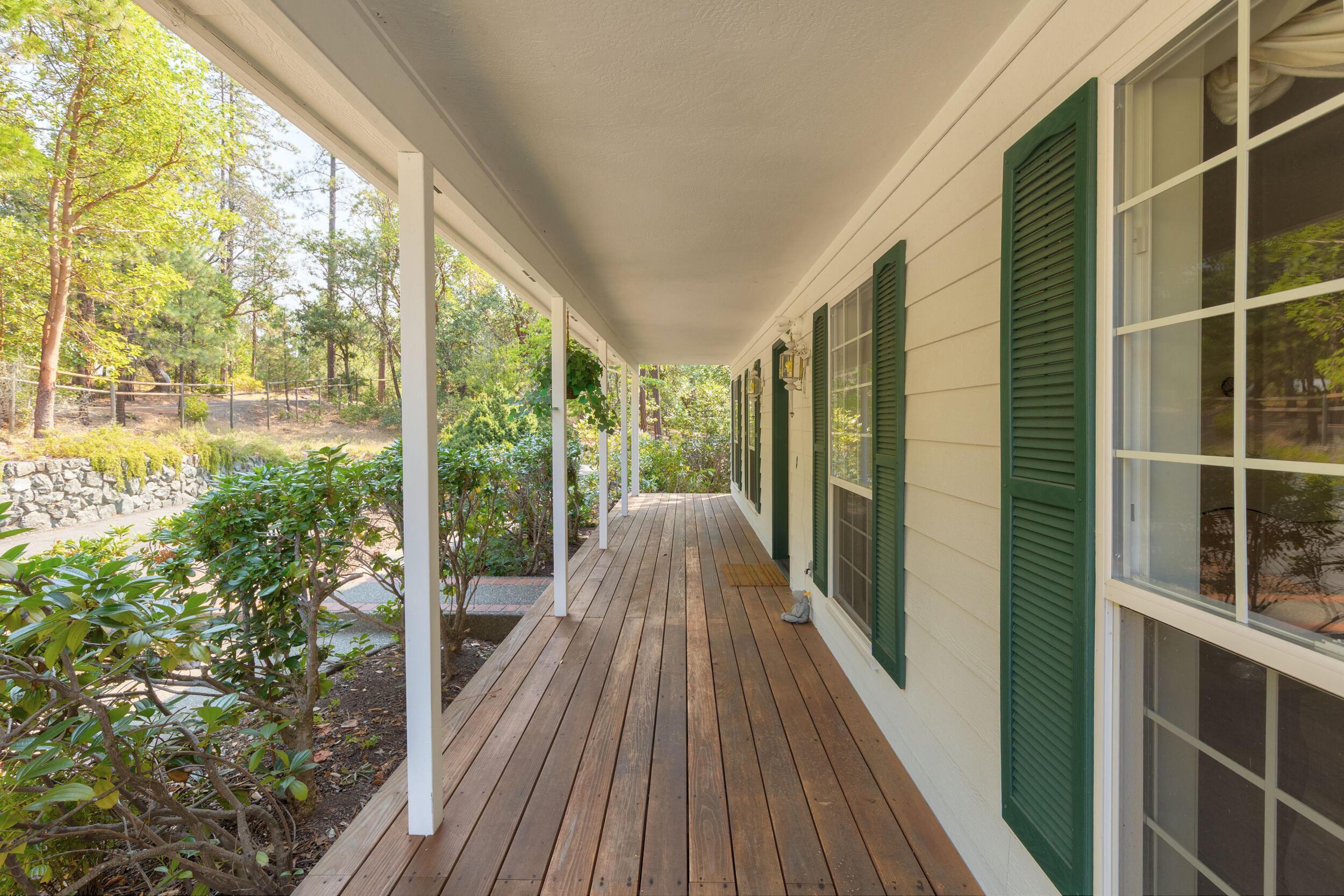 280 Naturescape Road Grants Pass, OR 97527 - Photo 35 of 60 Front Porch