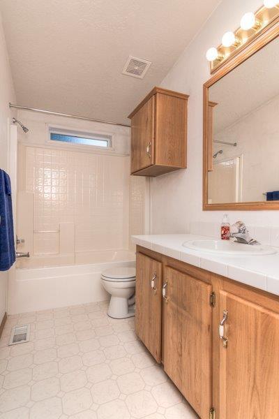 2656 Southwest Mariposa Loop Redmond, OR 97756 - Photo 20 of 28 20