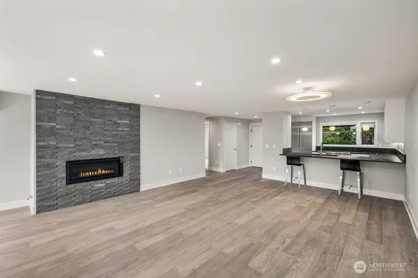 $899,500 | 6121 Northeast 175th Street, Unit A202, Kenmore, WA 98028