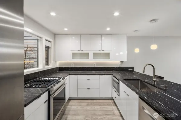 $899,500 | 6121 Northeast 175th Street, Unit A202, Kenmore, WA 98028