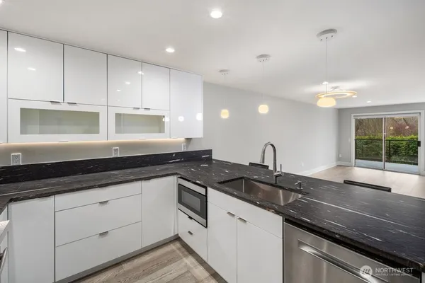 $899,500 | 6121 Northeast 175th Street, Unit A202, Kenmore, WA 98028