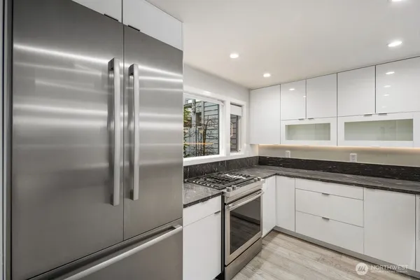 $899,500 | 6121 Northeast 175th Street, Unit A202, Kenmore, WA 98028