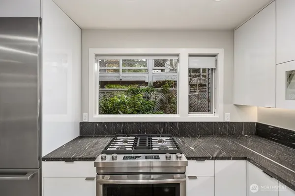 $899,500 | 6121 Northeast 175th Street, Unit A202, Kenmore, WA 98028