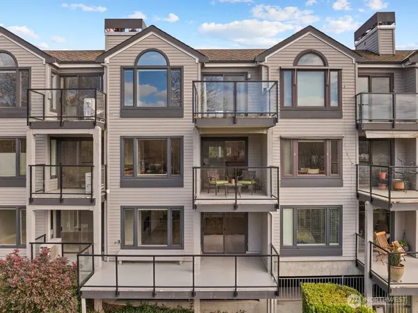 $899,500 | 6121 Northeast 175th Street, Unit A202, Kenmore, WA 98028