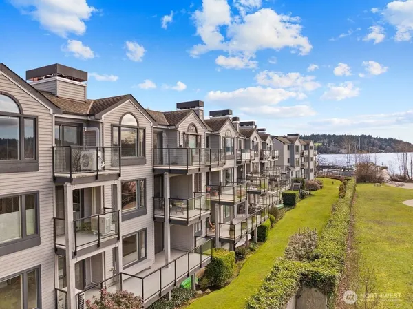 $899,500 | 6121 Northeast 175th Street, Unit A202, Kenmore, WA 98028
