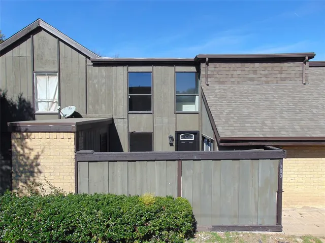 a view of a back yard of the house