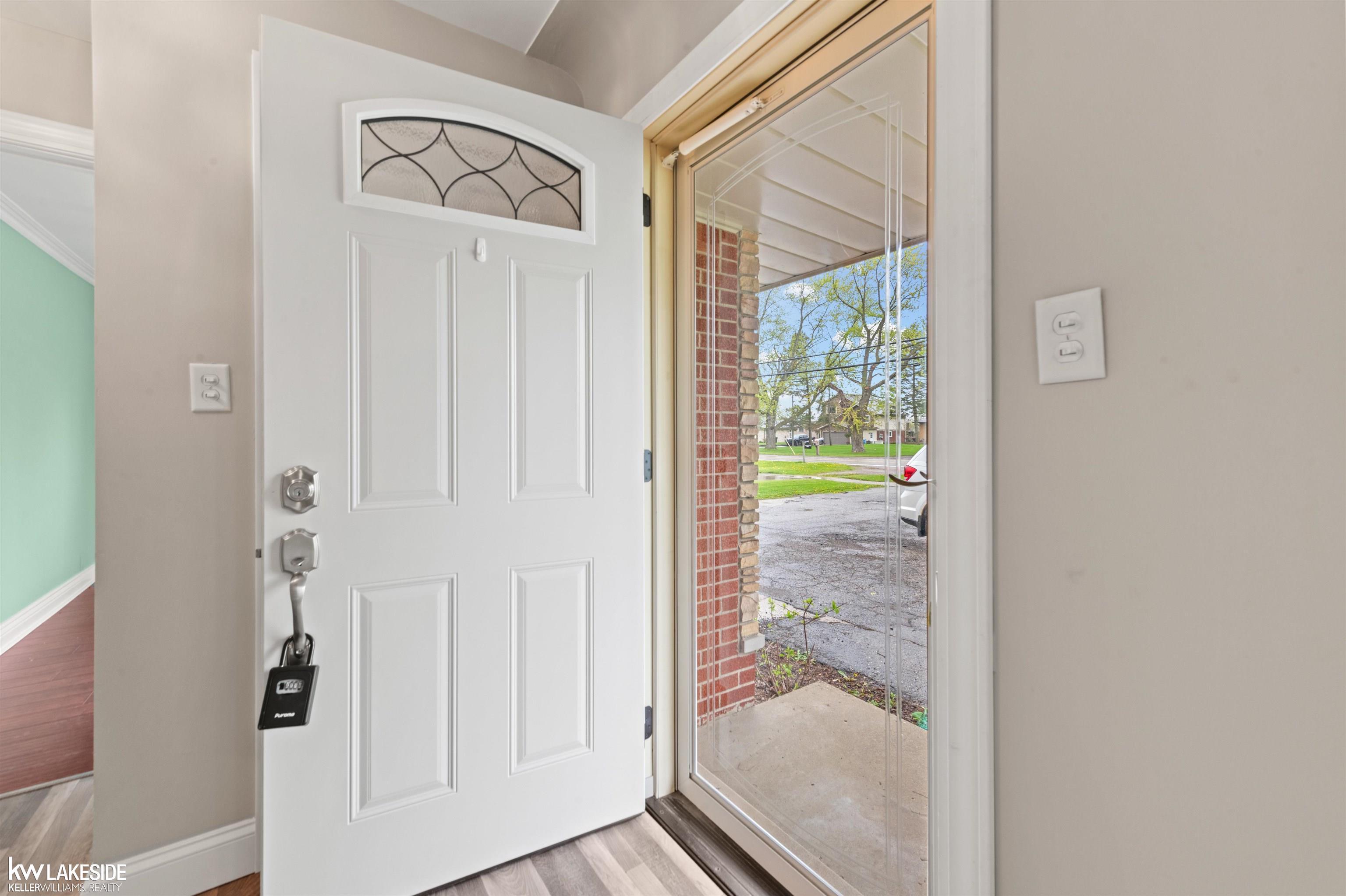 27080 South River Road Harrison Township, MI 48045 - Photo 16 of 40