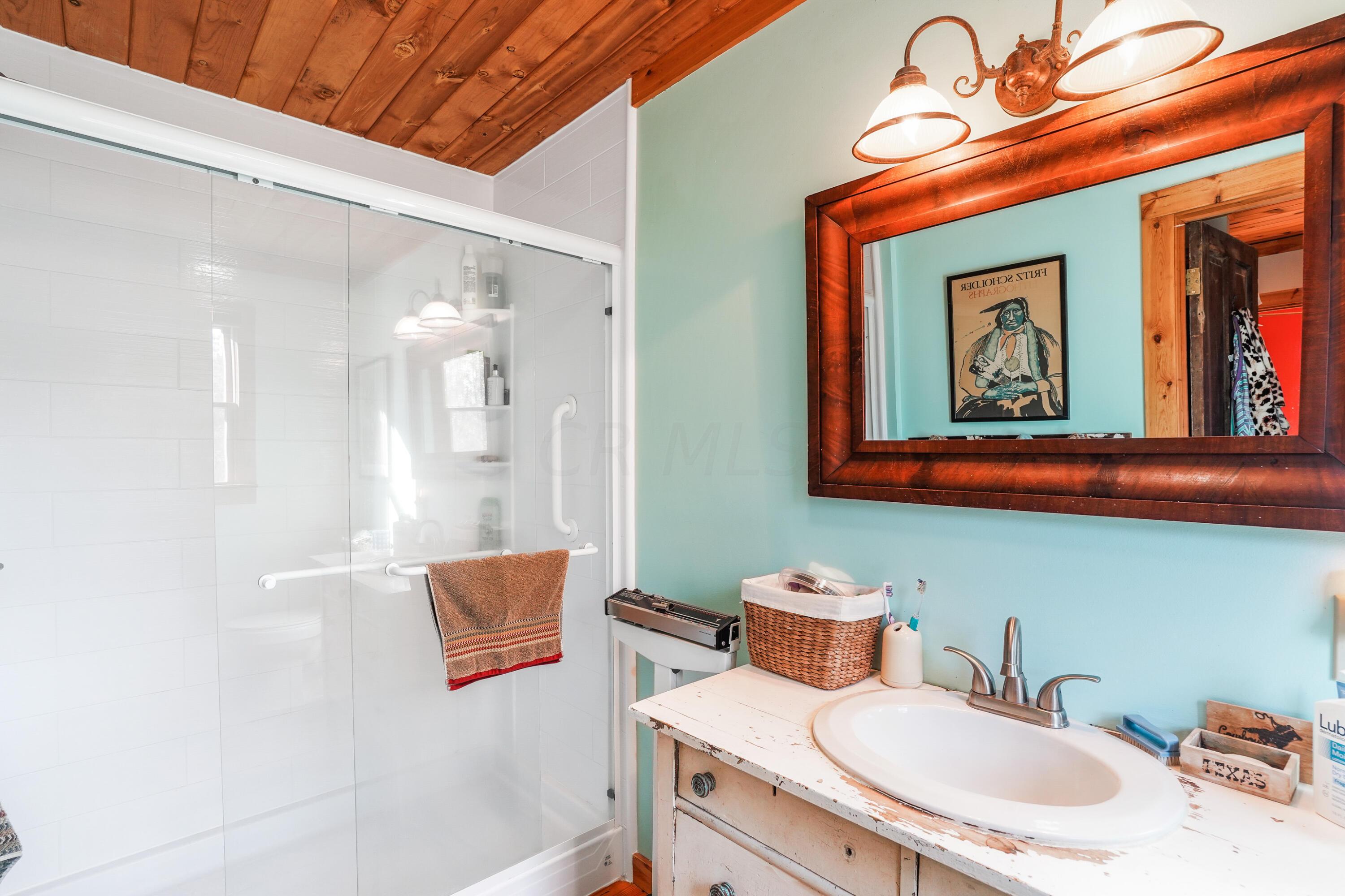 385 Blue Valley Road Southwest Lancaster, OH 43130 - Photo 51 of 87 Full Bath on Main Level