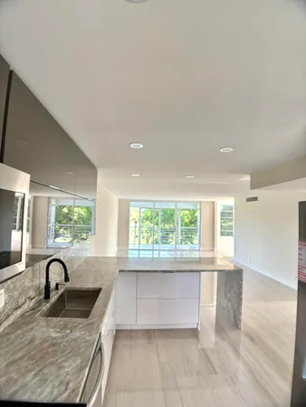 $3,050 | 3960 Oaks Clubhouse Drive, Unit 401, Pompano Beach, FL 33069