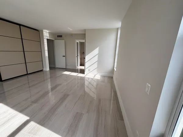 $3,050 | 3960 Oaks Clubhouse Drive, Unit 401, Pompano Beach, FL 33069