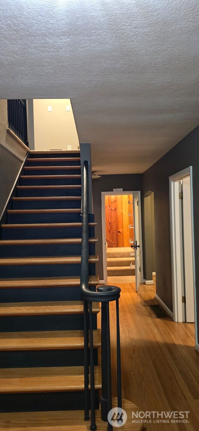 237 C Street Southwest Castle Rock, WA 98611 - Photo 12 of 33 a view of entryway