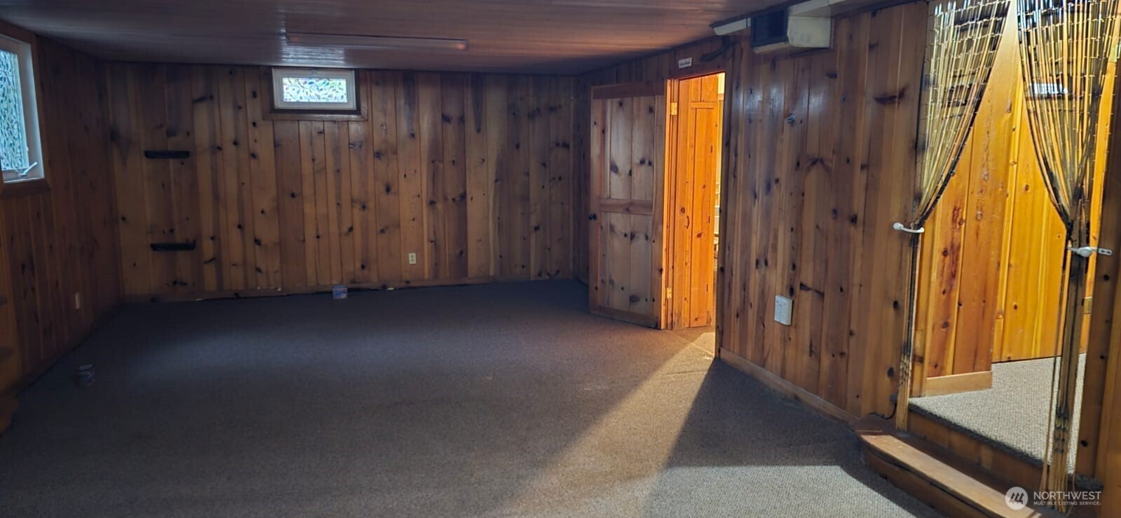 237 C Street Southwest Castle Rock, WA 98611 - Photo 25 of 33 a view of a hallway with wooden floor and door
