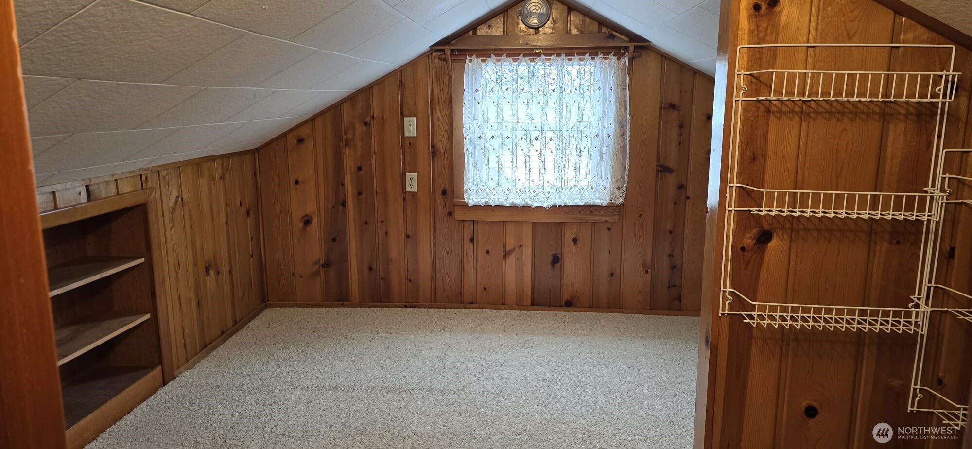 237 C Street Southwest Castle Rock, WA 98611 - Photo 28 of 33 a view of an entryway with wooden floor