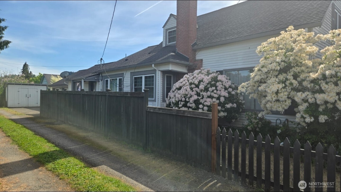 237 C Street Southwest Castle Rock, WA 98611 - Photo 7 of 33 a view of a house with a yard