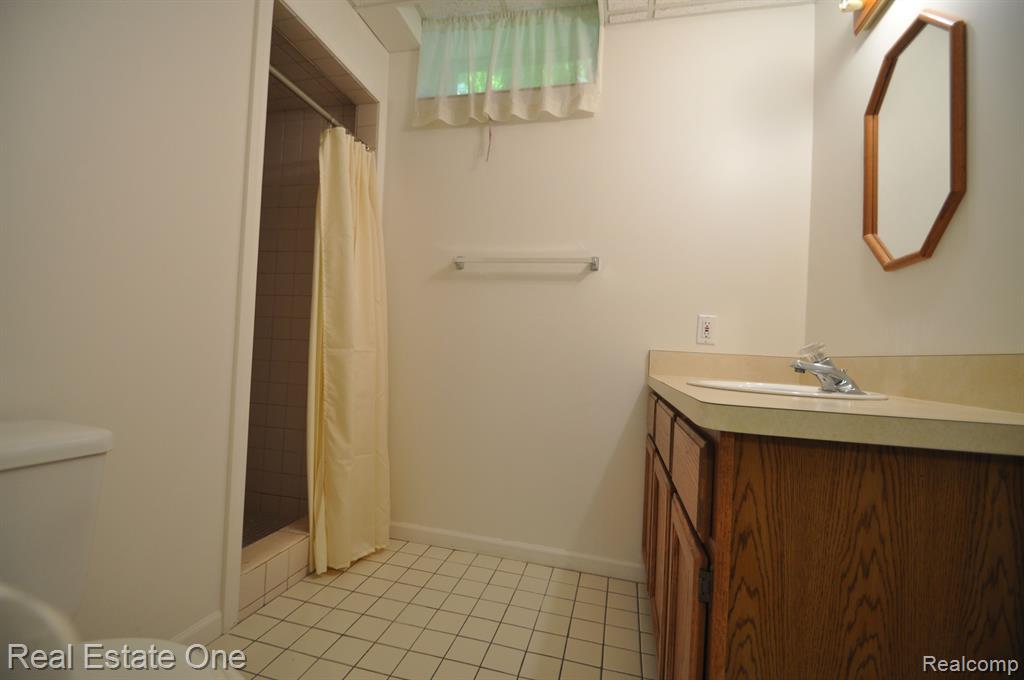 2185 Clinton View Circle Rochester Hills, MI 48309 - Photo 27 of 36