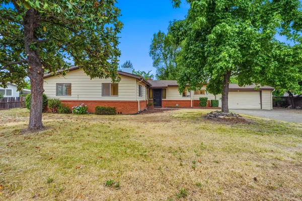 $324,900 | 860 Lake Boulevard, Redding, CA 96003
