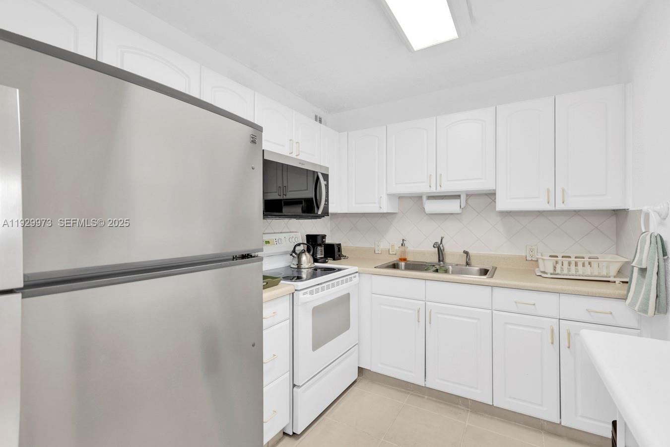 130 Brighton Drive, Unit D Boca Raton, FL 33434 - Photo 6 of 39