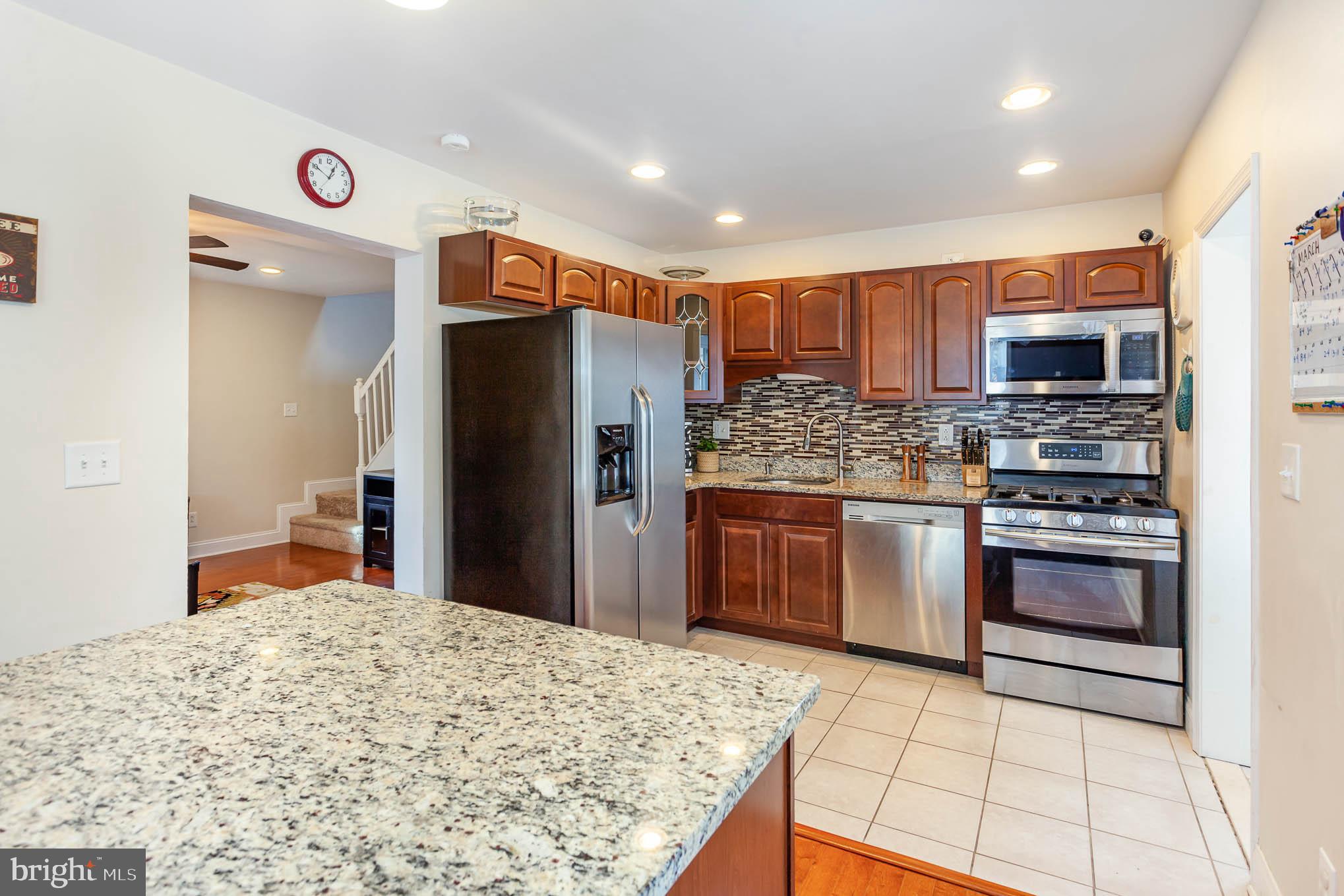 2412 Plainfield Road Baltimore, MD 21222 - Photo 3 of 29