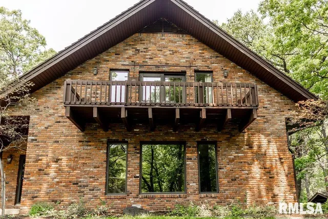 $1 | 26266 East Co Road 700 North, Easton, IL 62633