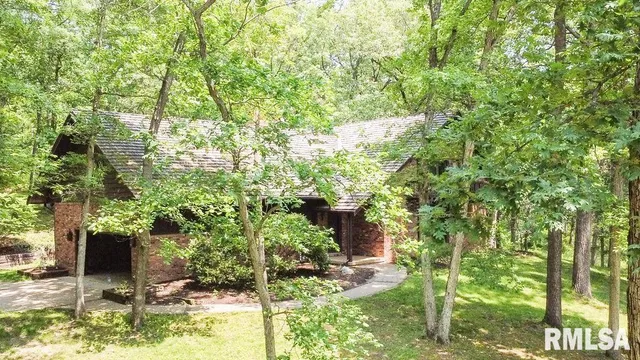 $1 | 26266 East Co Road 700 North, Easton, IL 62633